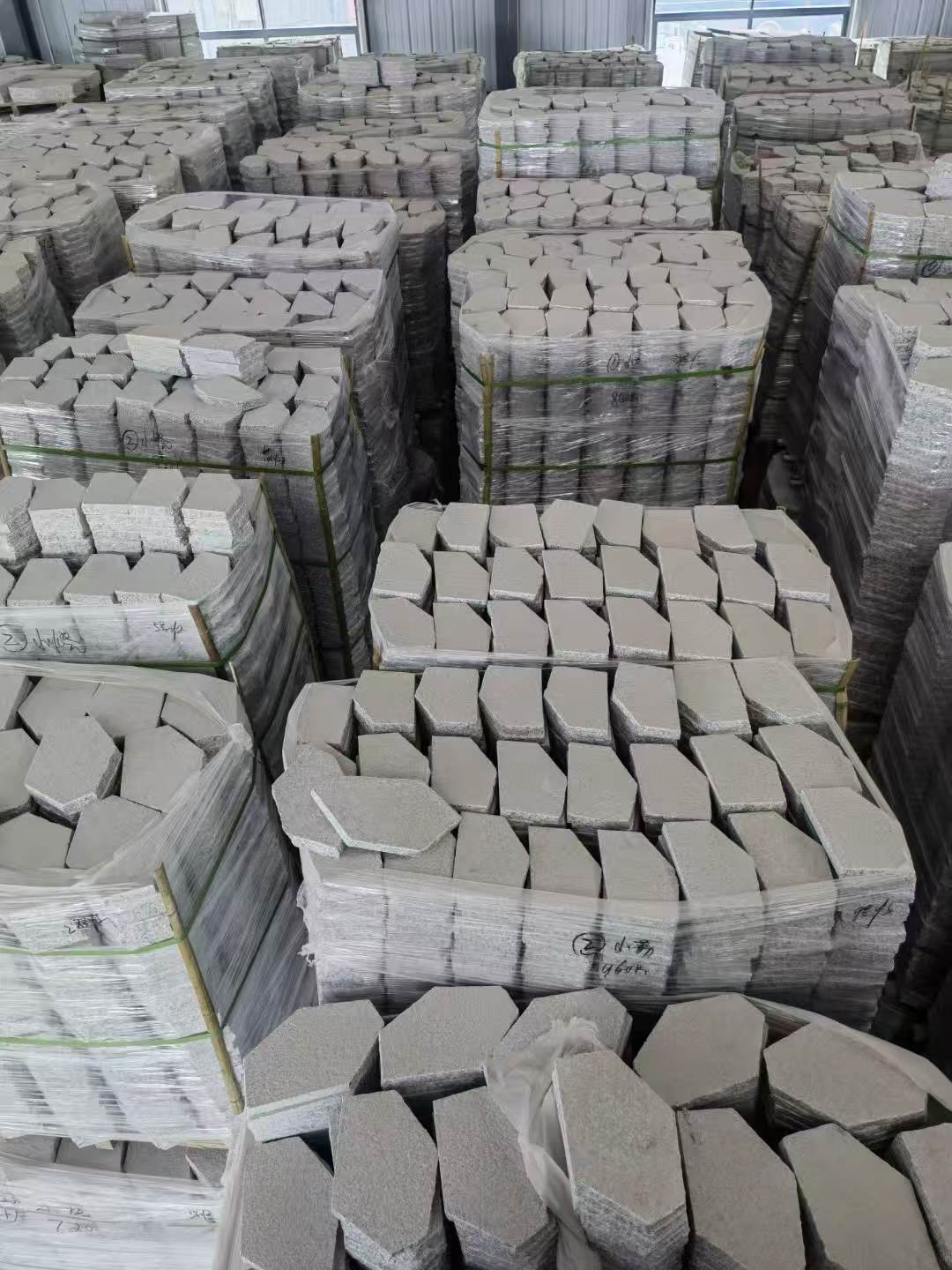 鄂州芝麻白石材冰裂纹，碎拼。