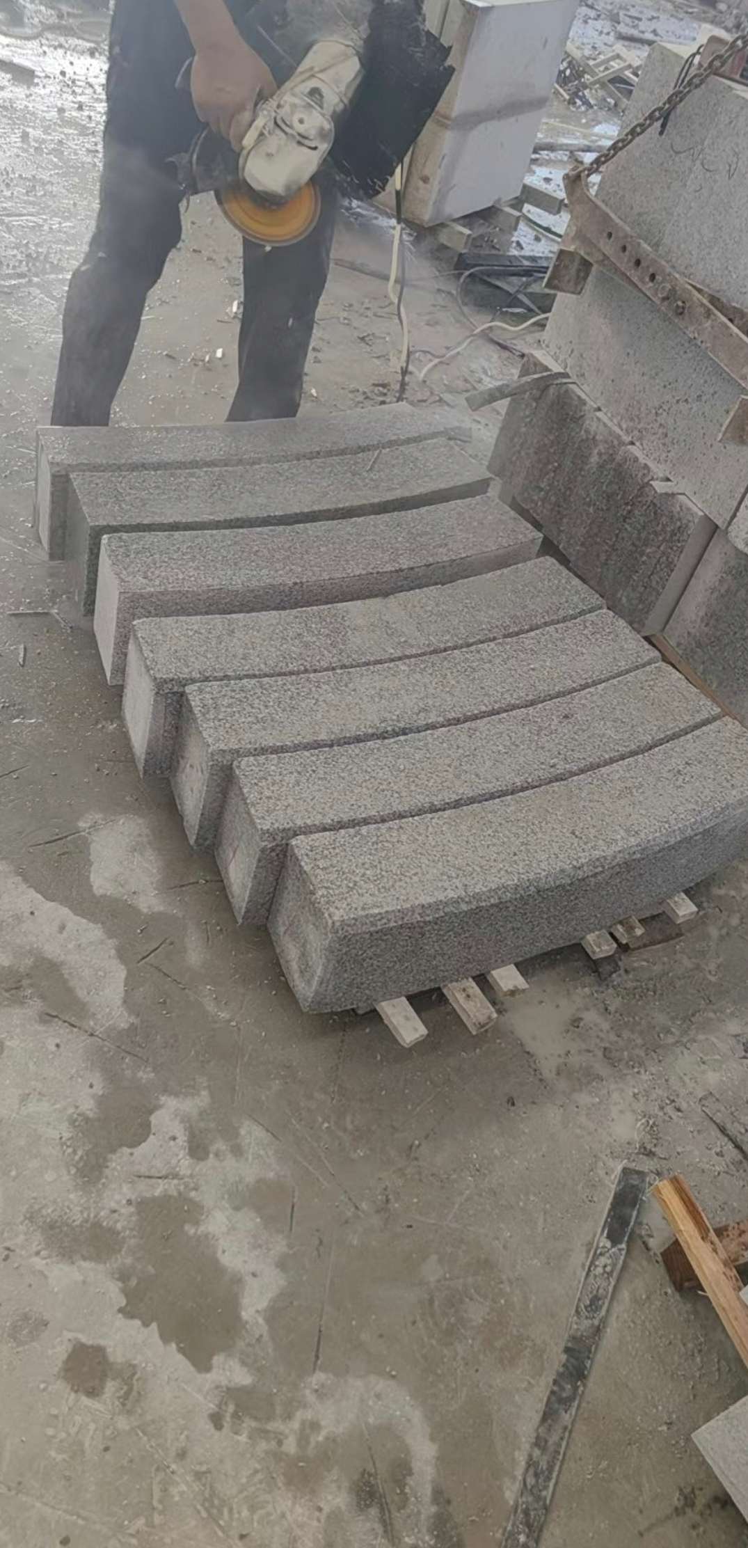 鄂州芝麻白弧形路牙石