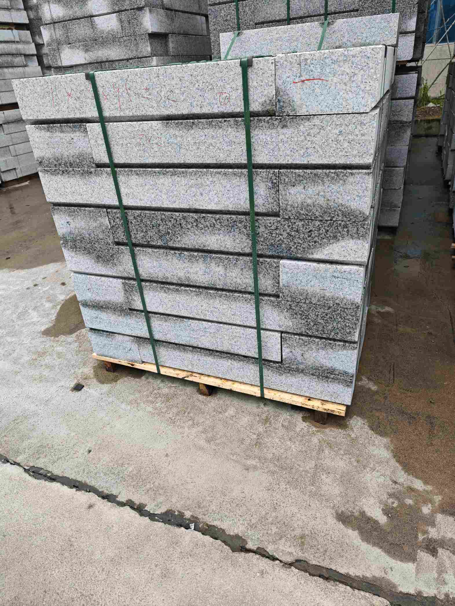 鄂州芙蓉白路牙石，马路牙子